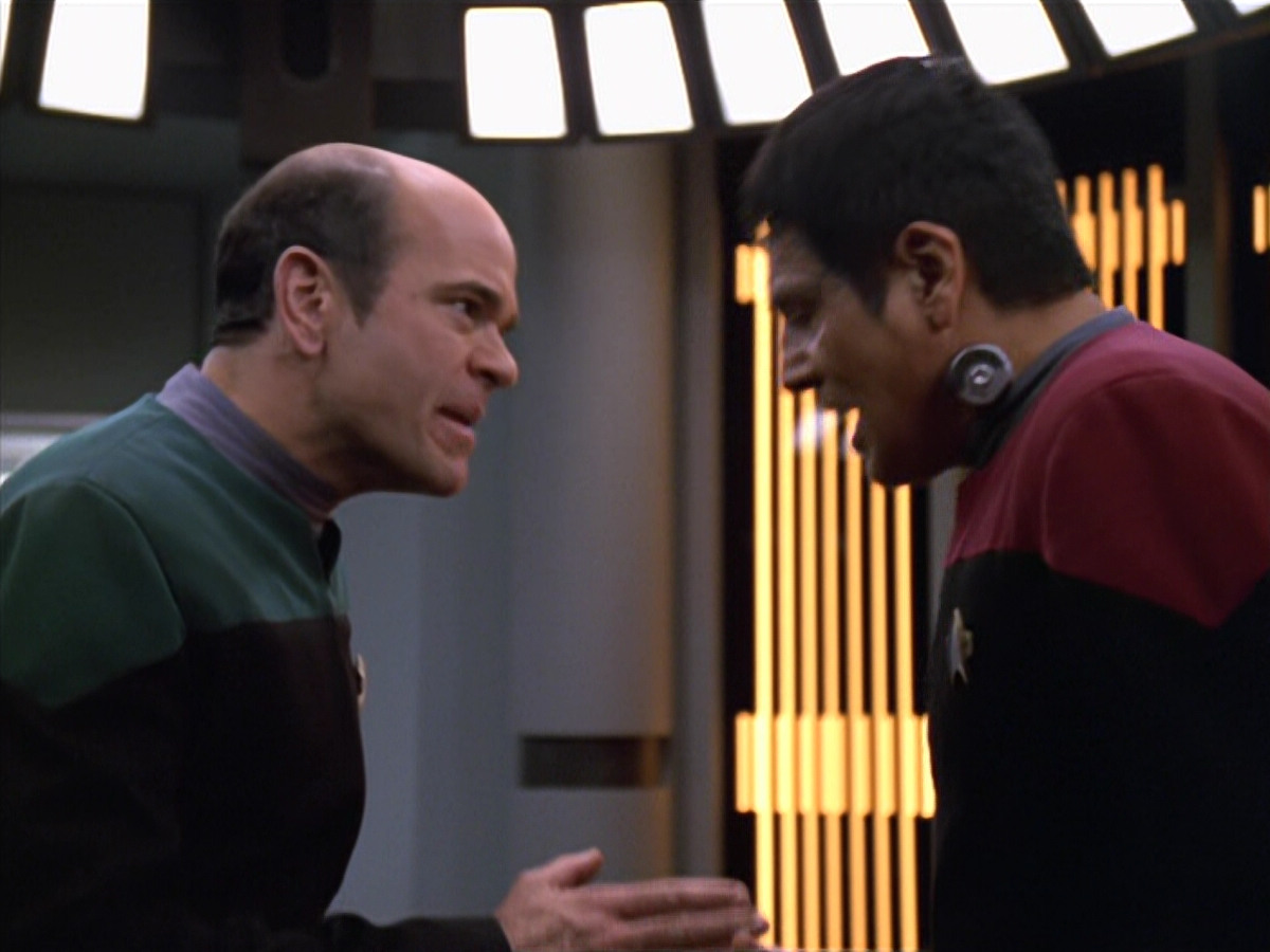 extant_StarTrek_VOY_5x19-TheFight_03523.jpg