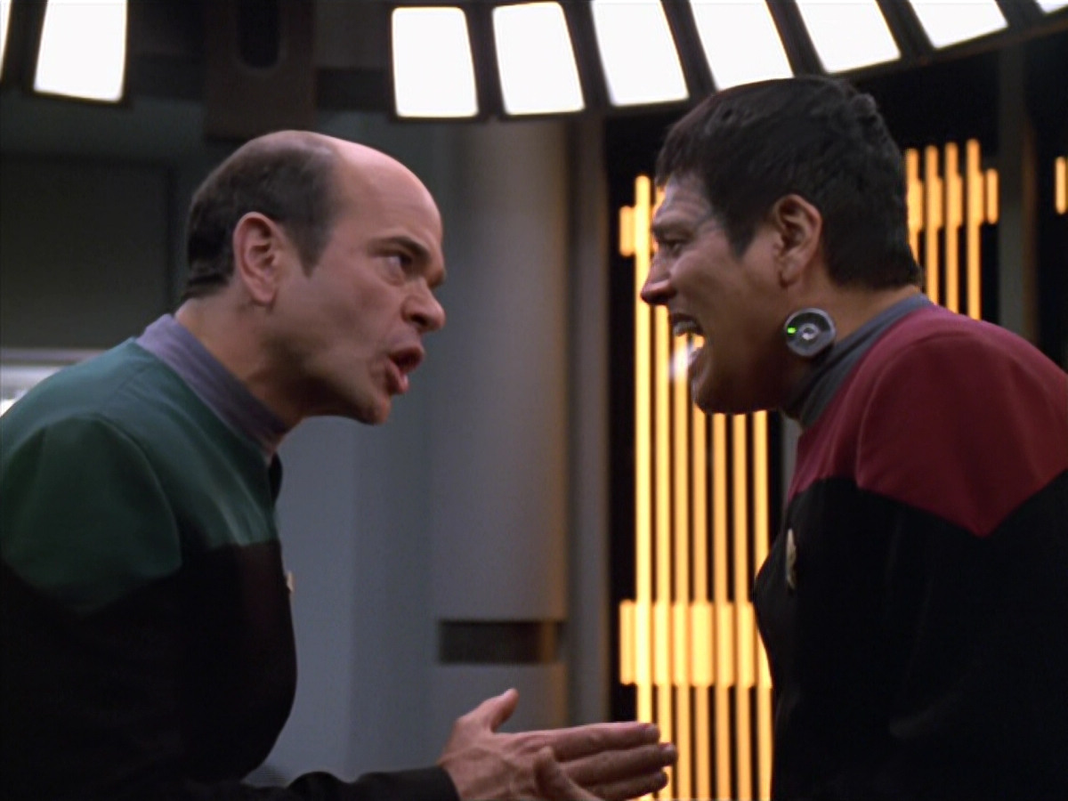 extant_StarTrek_VOY_5x19-TheFight_03524.jpg