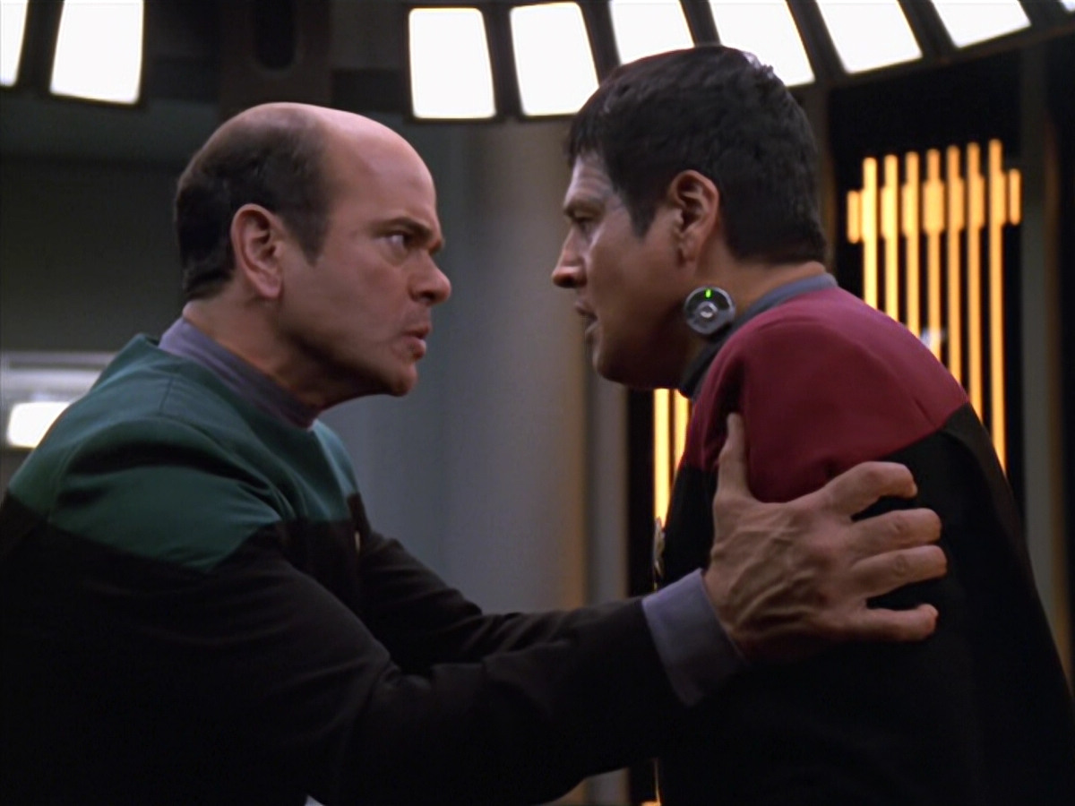 extant_StarTrek_VOY_5x19-TheFight_03526.jpg