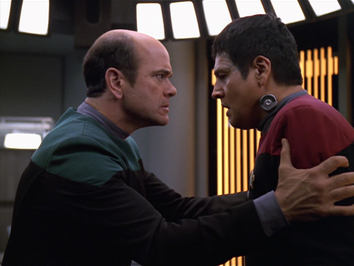 extant_StarTrek_VOY_5x19-TheFight_03528.jpg
