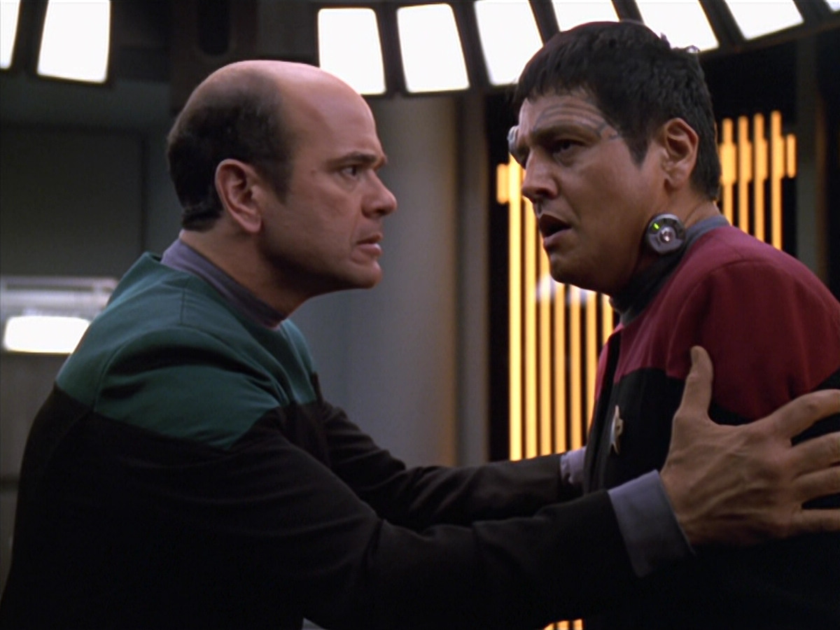 extant_StarTrek_VOY_5x19-TheFight_03530.jpg