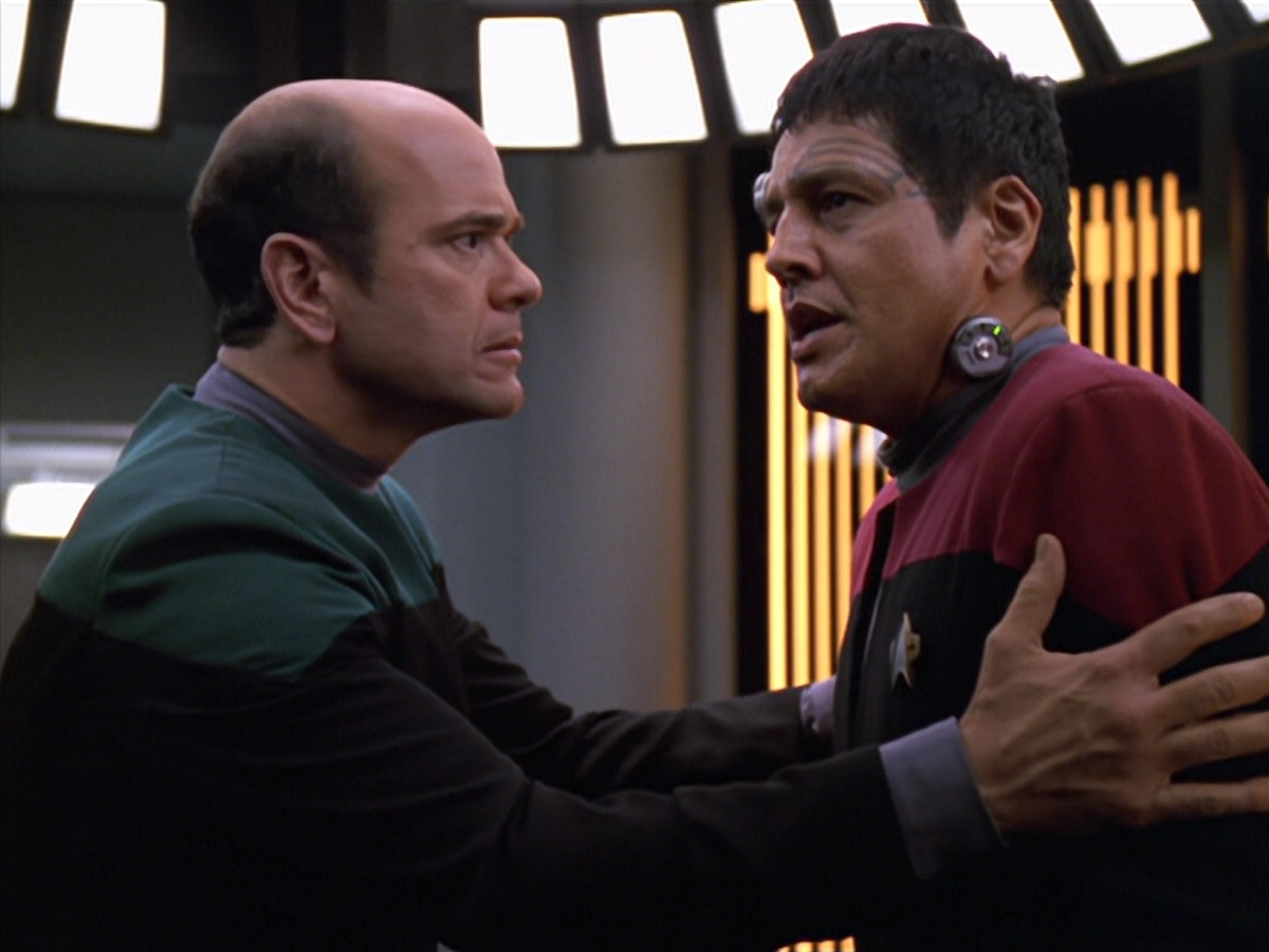 extant_StarTrek_VOY_5x19-TheFight_03532.jpg