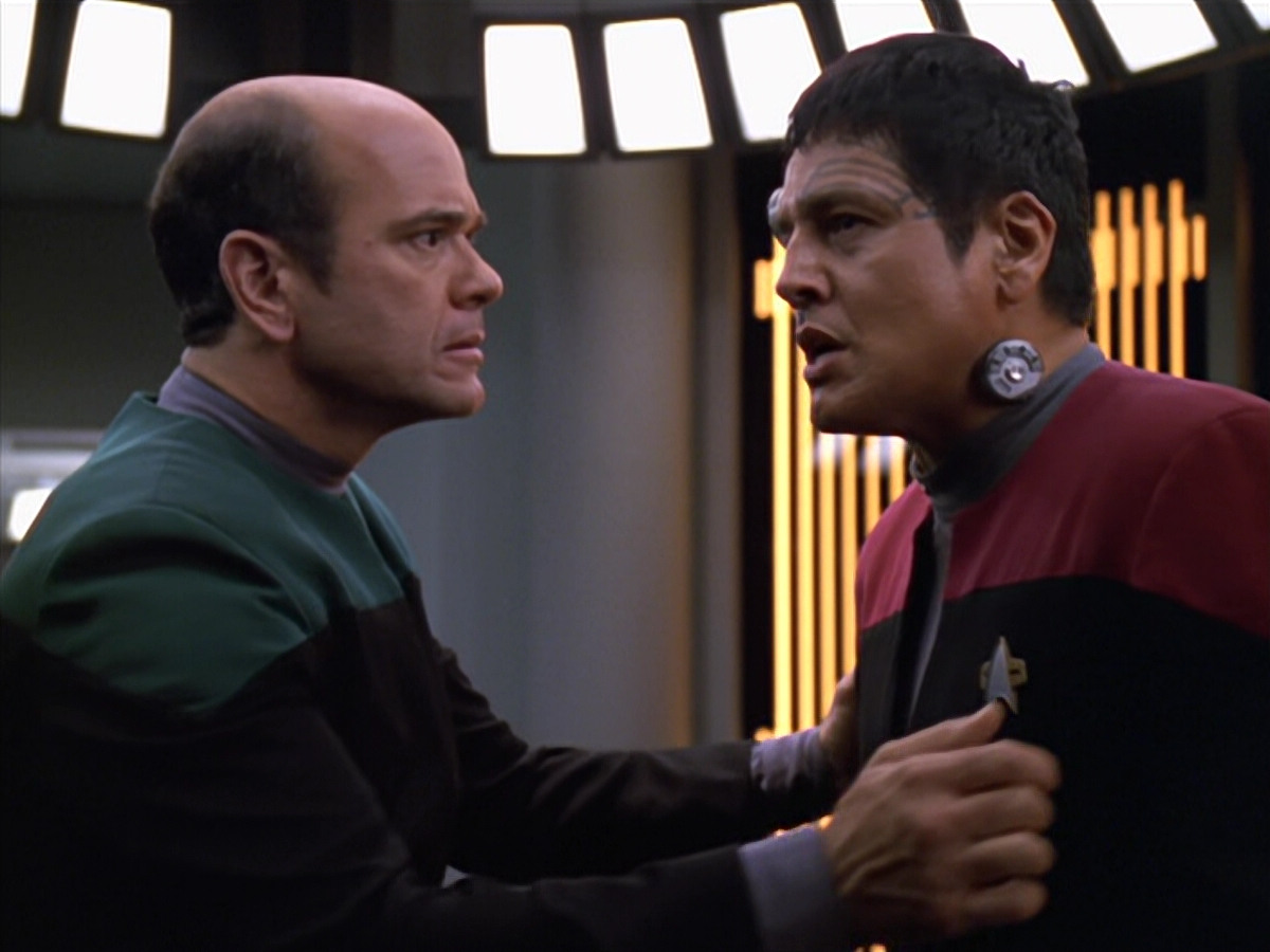 extant_StarTrek_VOY_5x19-TheFight_03534.jpg