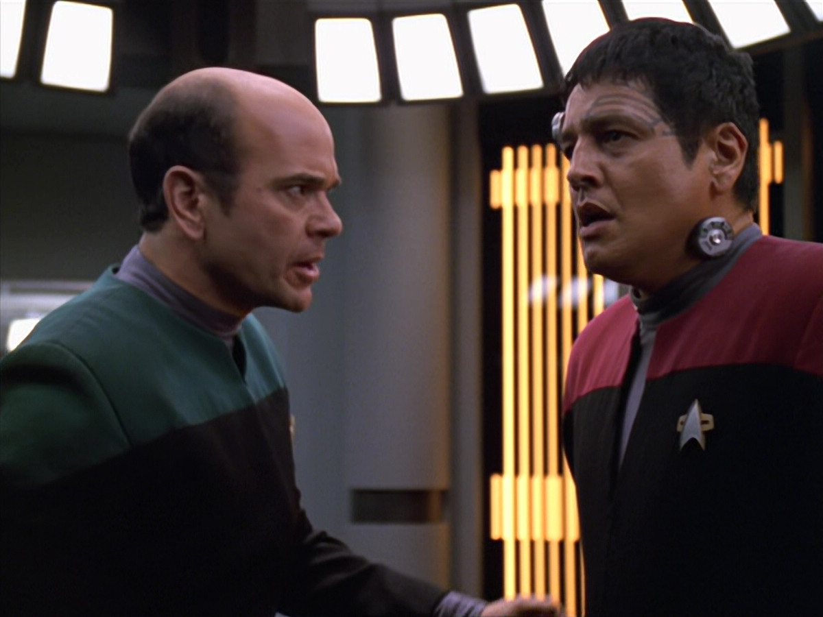 extant_StarTrek_VOY_5x19-TheFight_03535.jpg