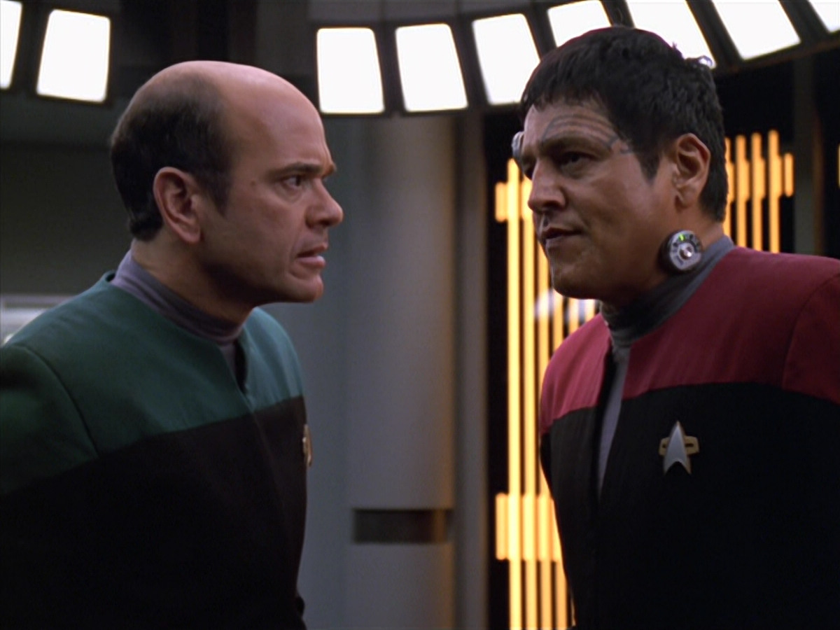 extant_StarTrek_VOY_5x19-TheFight_03537.jpg