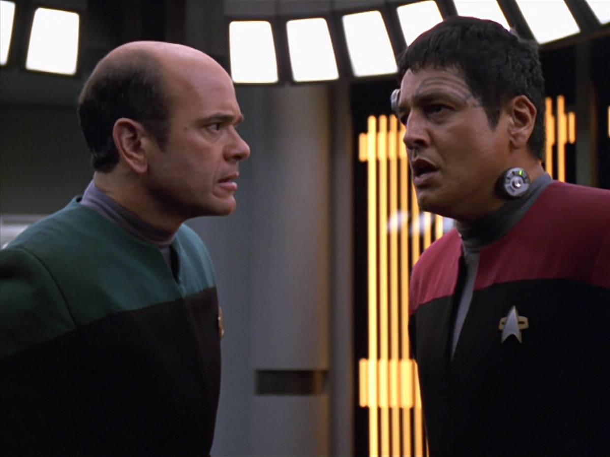 extant_StarTrek_VOY_5x19-TheFight_03538.jpg
