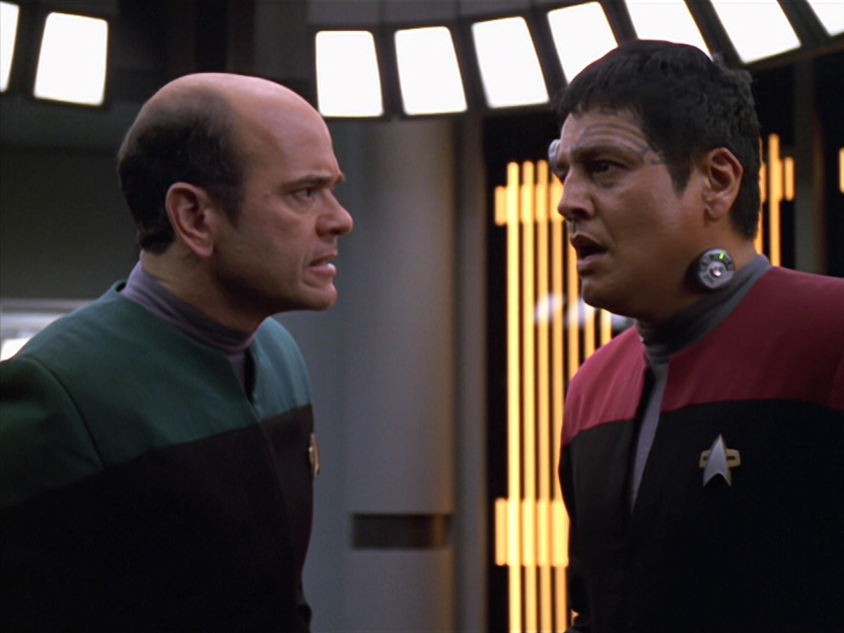 extant_StarTrek_VOY_5x19-TheFight_03544.jpg