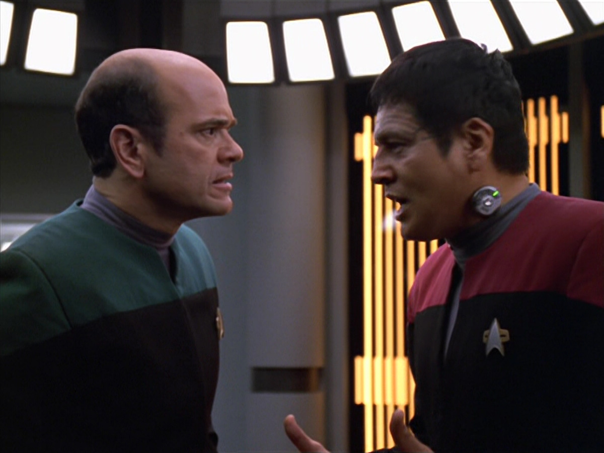 extant_StarTrek_VOY_5x19-TheFight_03545.jpg