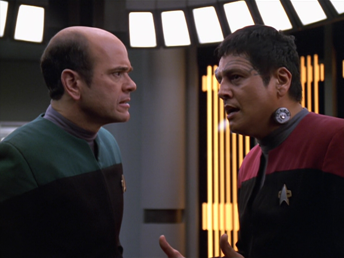 extant_StarTrek_VOY_5x19-TheFight_03546.jpg