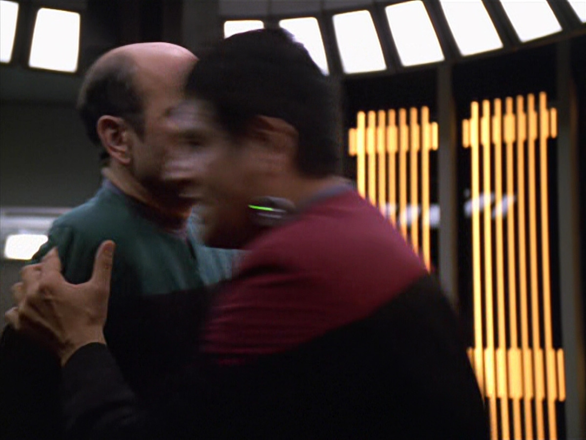 extant_StarTrek_VOY_5x19-TheFight_03548.jpg