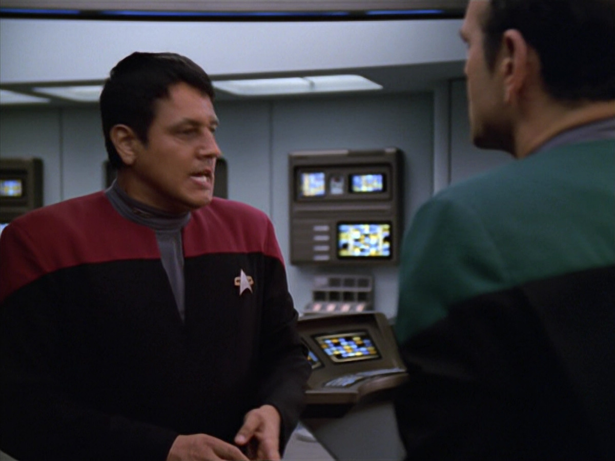 extant_StarTrek_VOY_5x19-TheFight_03554.jpg