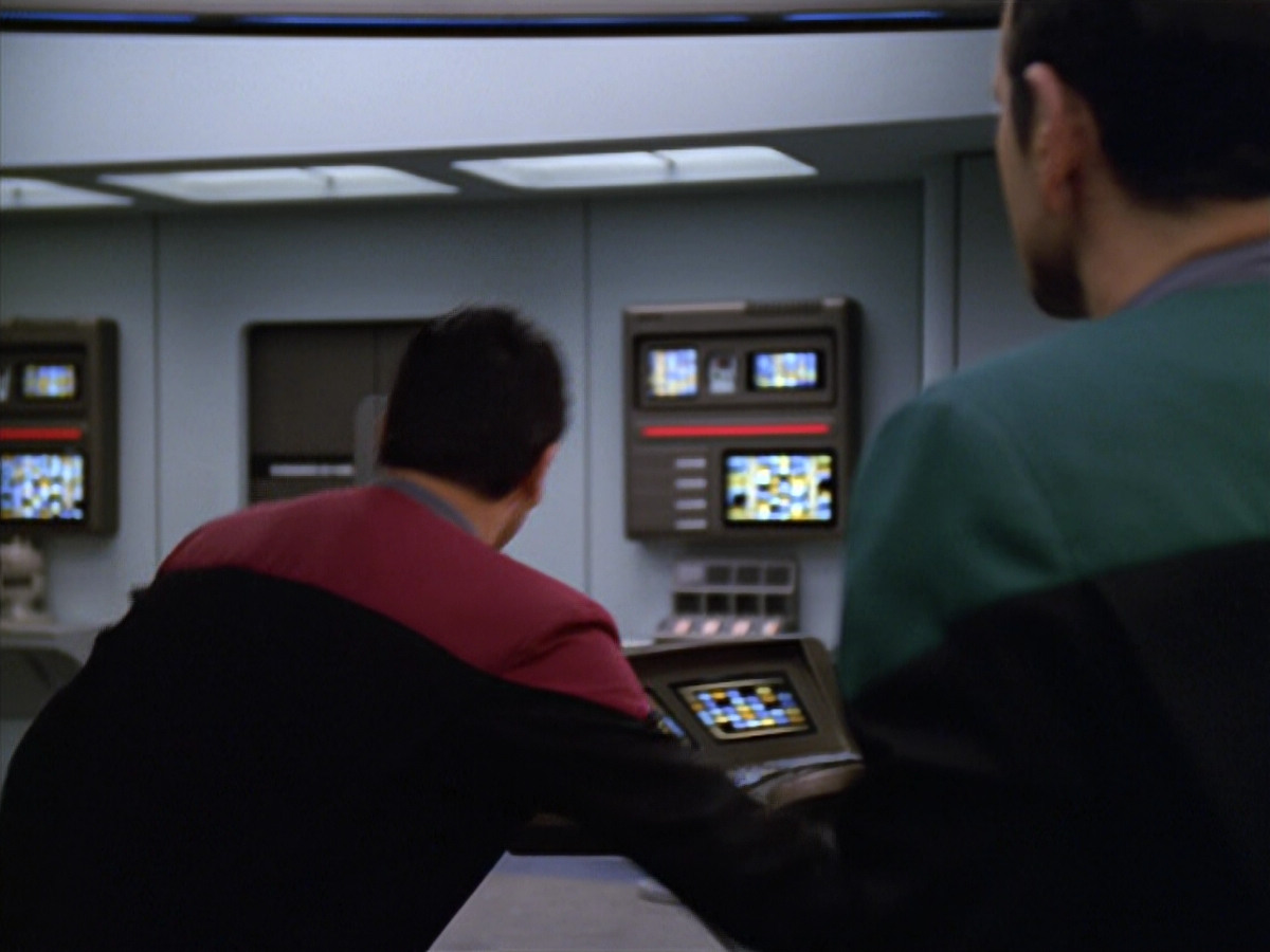 extant_StarTrek_VOY_5x19-TheFight_03556.jpg