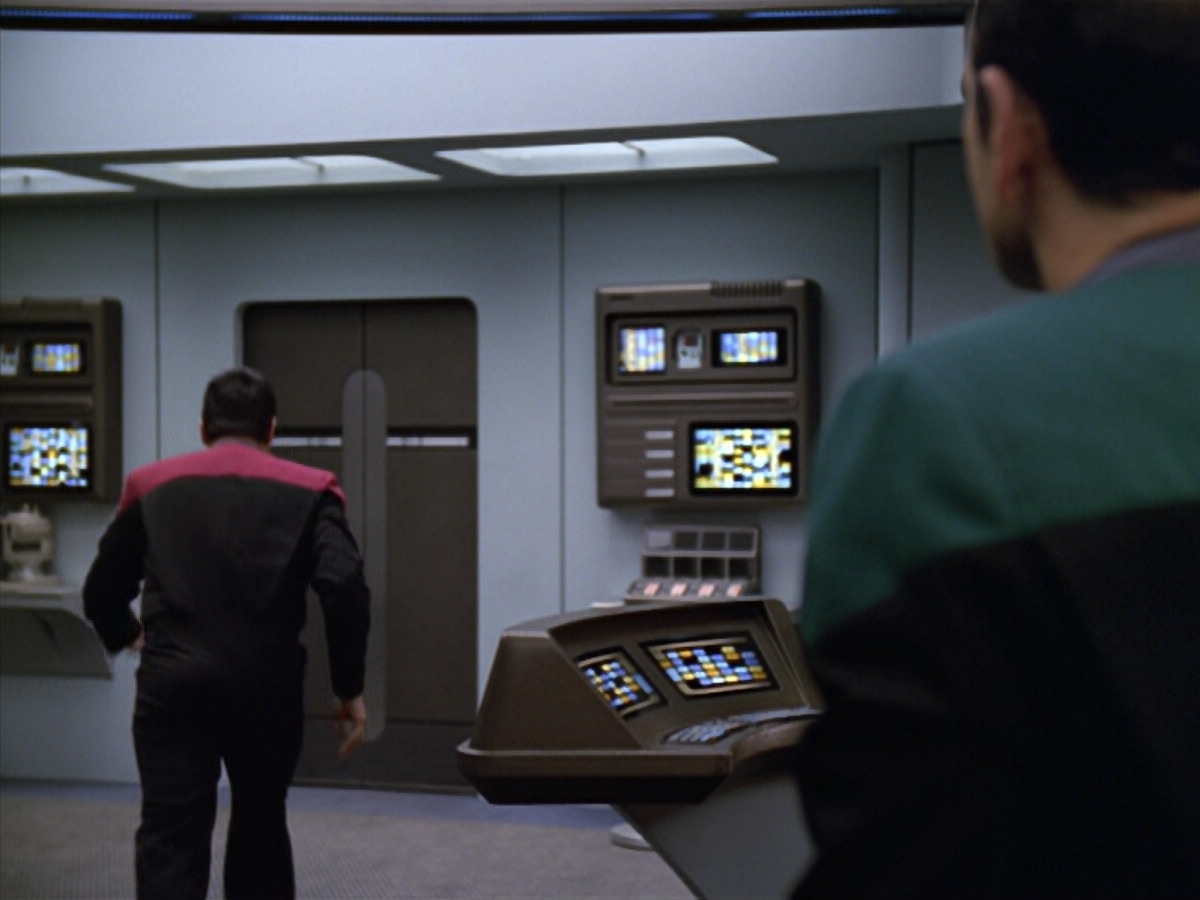 extant_StarTrek_VOY_5x19-TheFight_03558.jpg