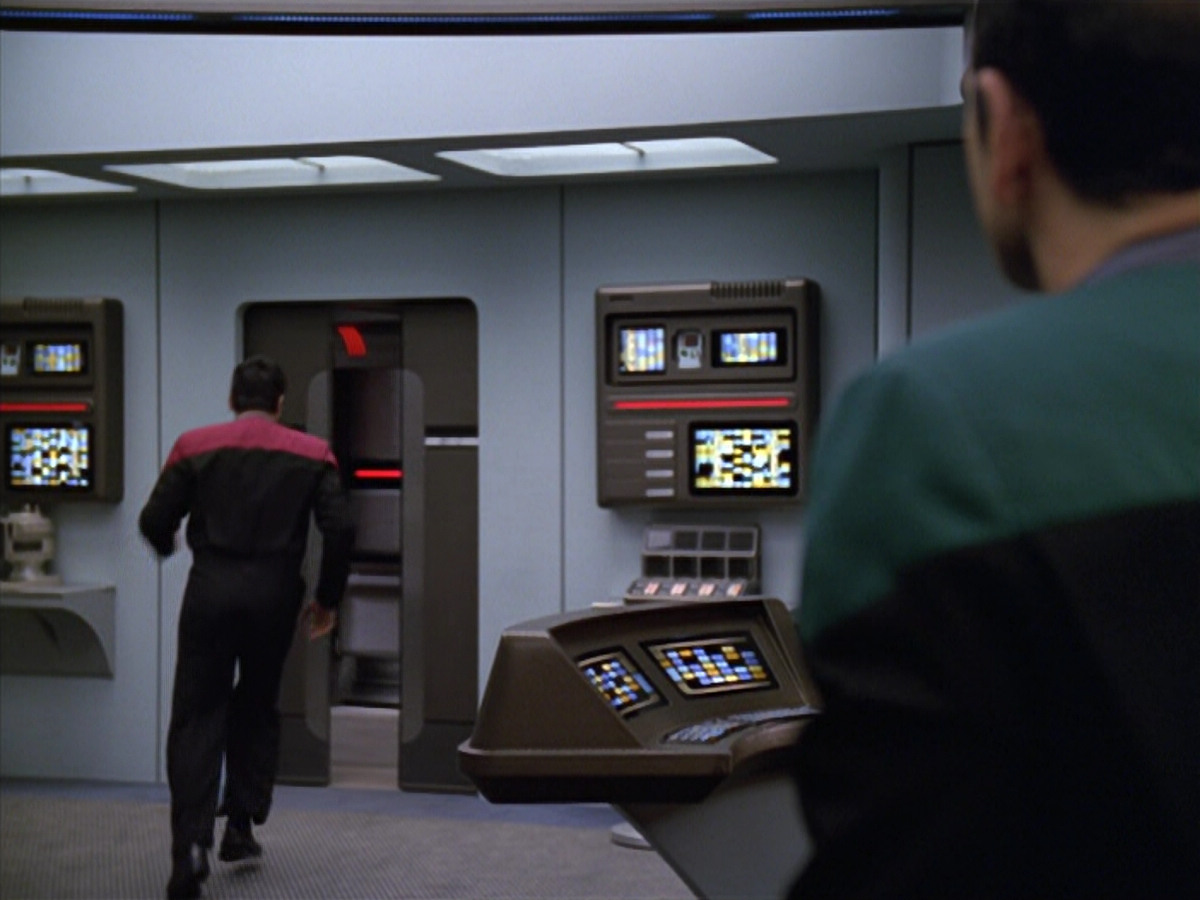 extant_StarTrek_VOY_5x19-TheFight_03559.jpg