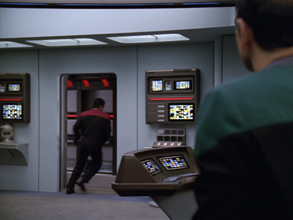 extant_StarTrek_VOY_5x19-TheFight_03560.jpg