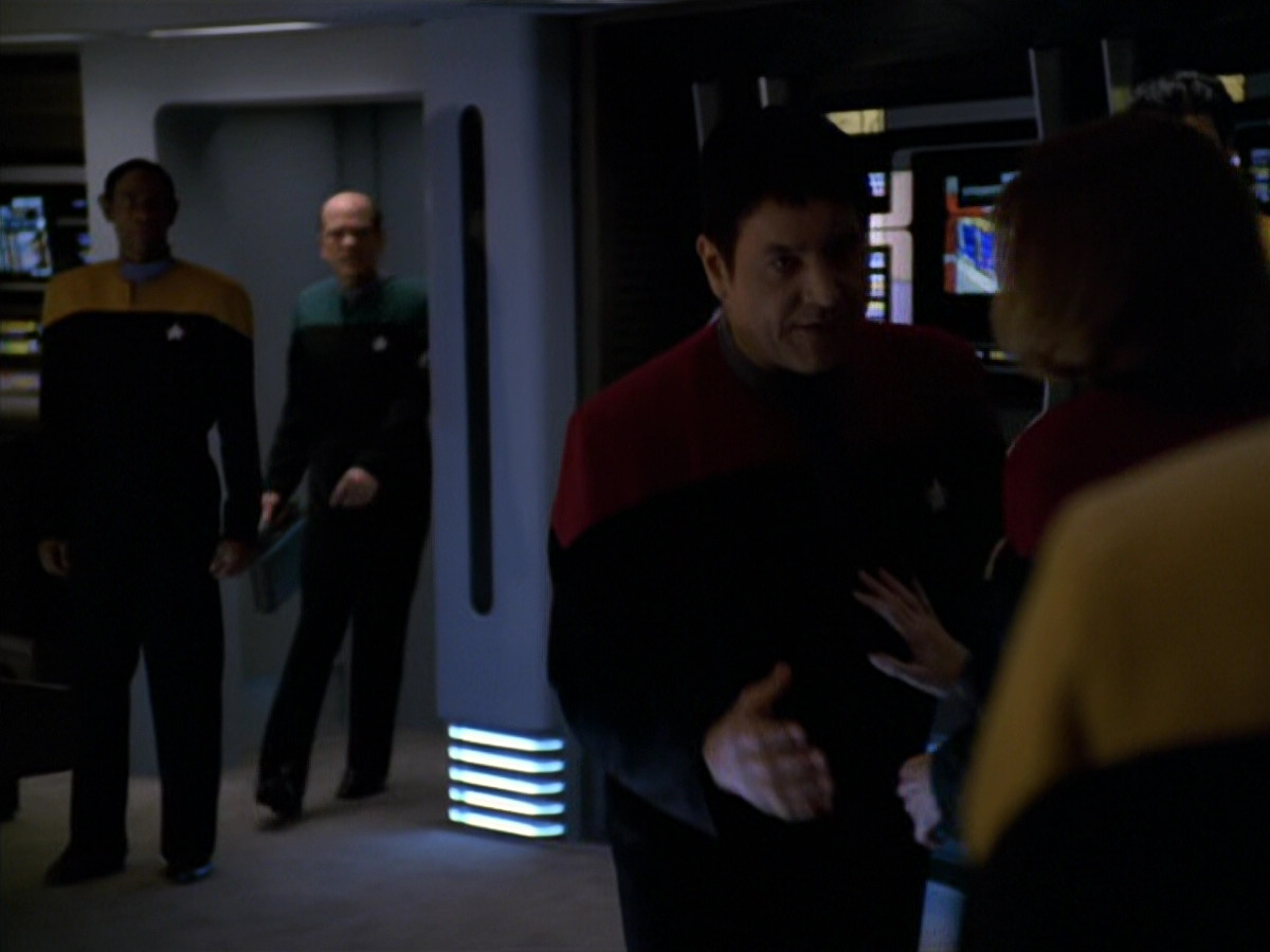 extant_StarTrek_VOY_5x19-TheFight_03572.jpg