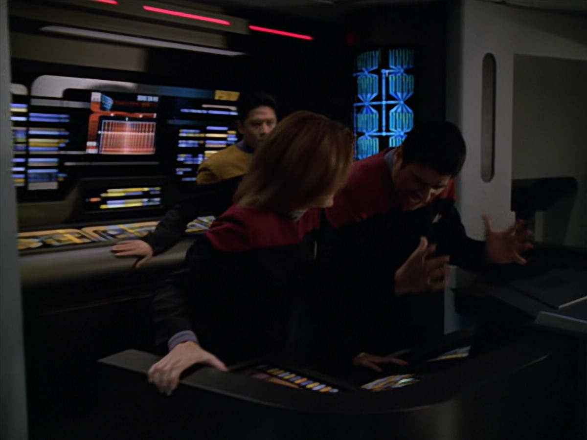extant_StarTrek_VOY_5x19-TheFight_03576.jpg
