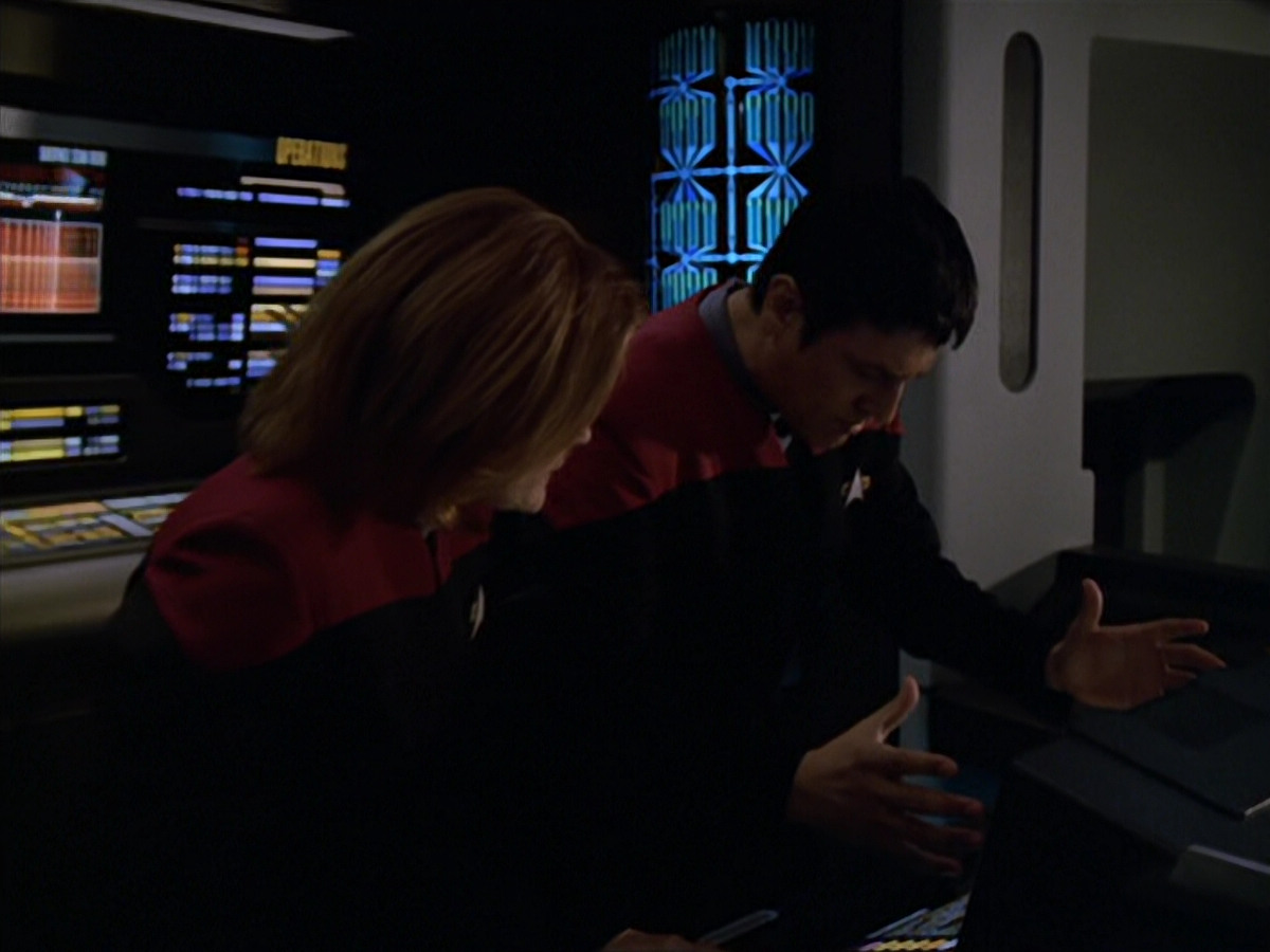 extant_StarTrek_VOY_5x19-TheFight_03578.jpg
