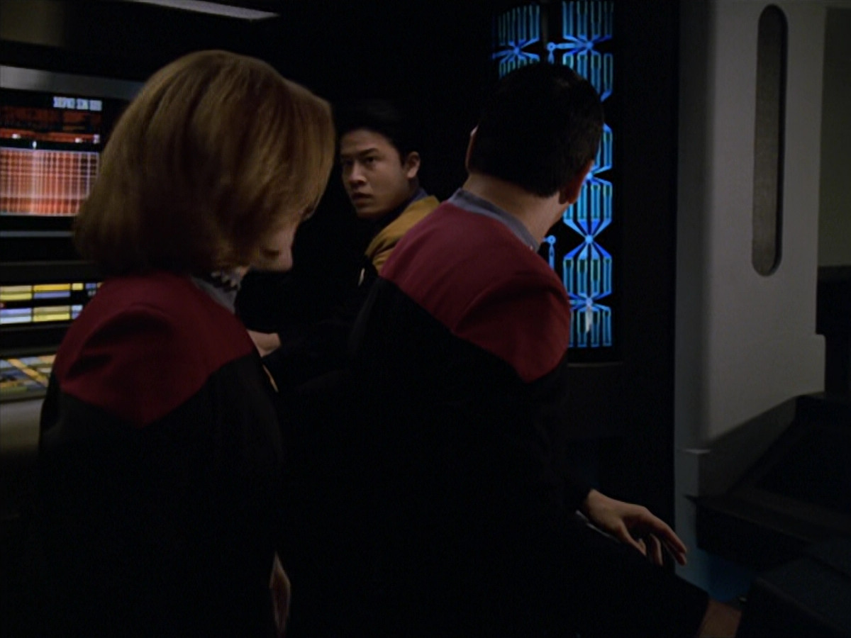 extant_StarTrek_VOY_5x19-TheFight_03585.jpg