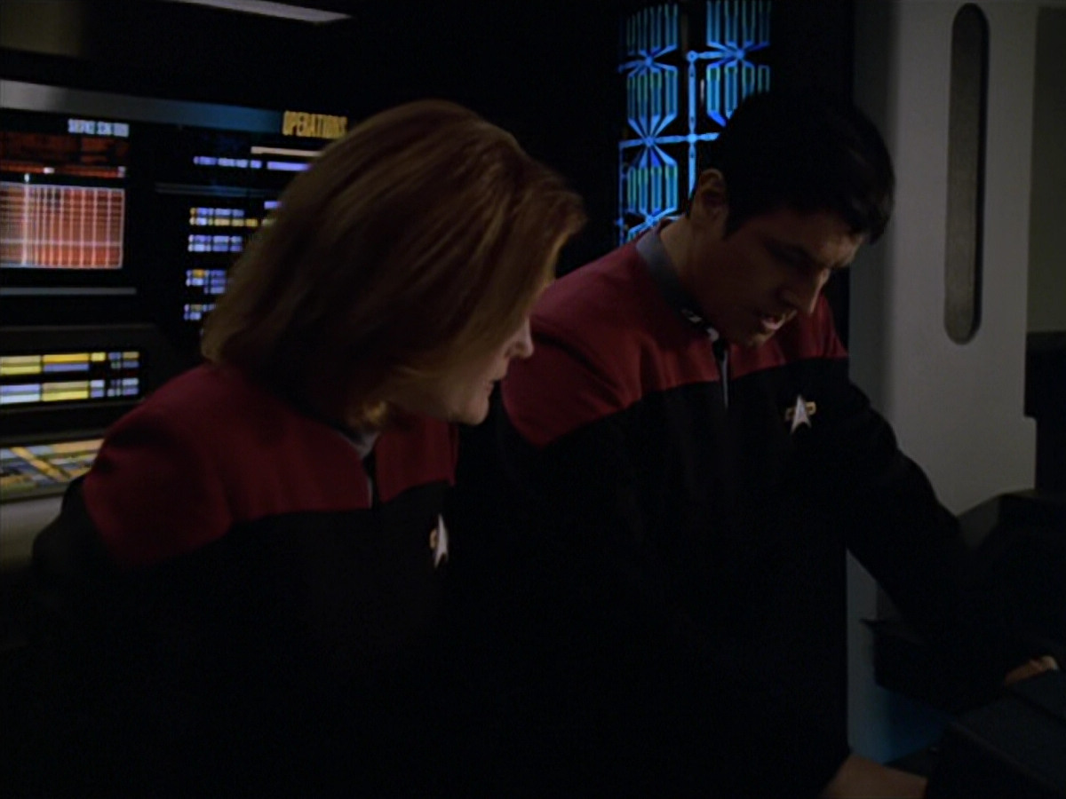 extant_StarTrek_VOY_5x19-TheFight_03586.jpg
