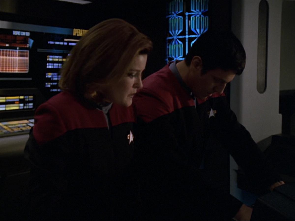 extant_StarTrek_VOY_5x19-TheFight_03589.jpg