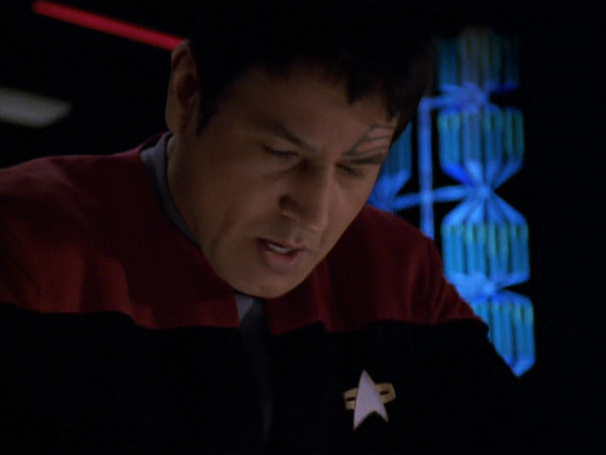 extant_StarTrek_VOY_5x19-TheFight_03593.jpg
