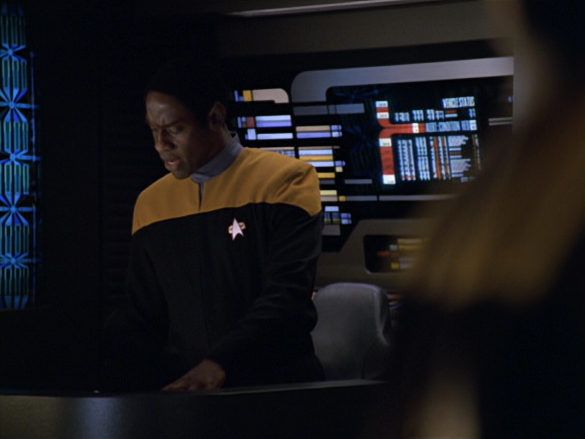 extant_StarTrek_VOY_5x19-TheFight_03602.jpg