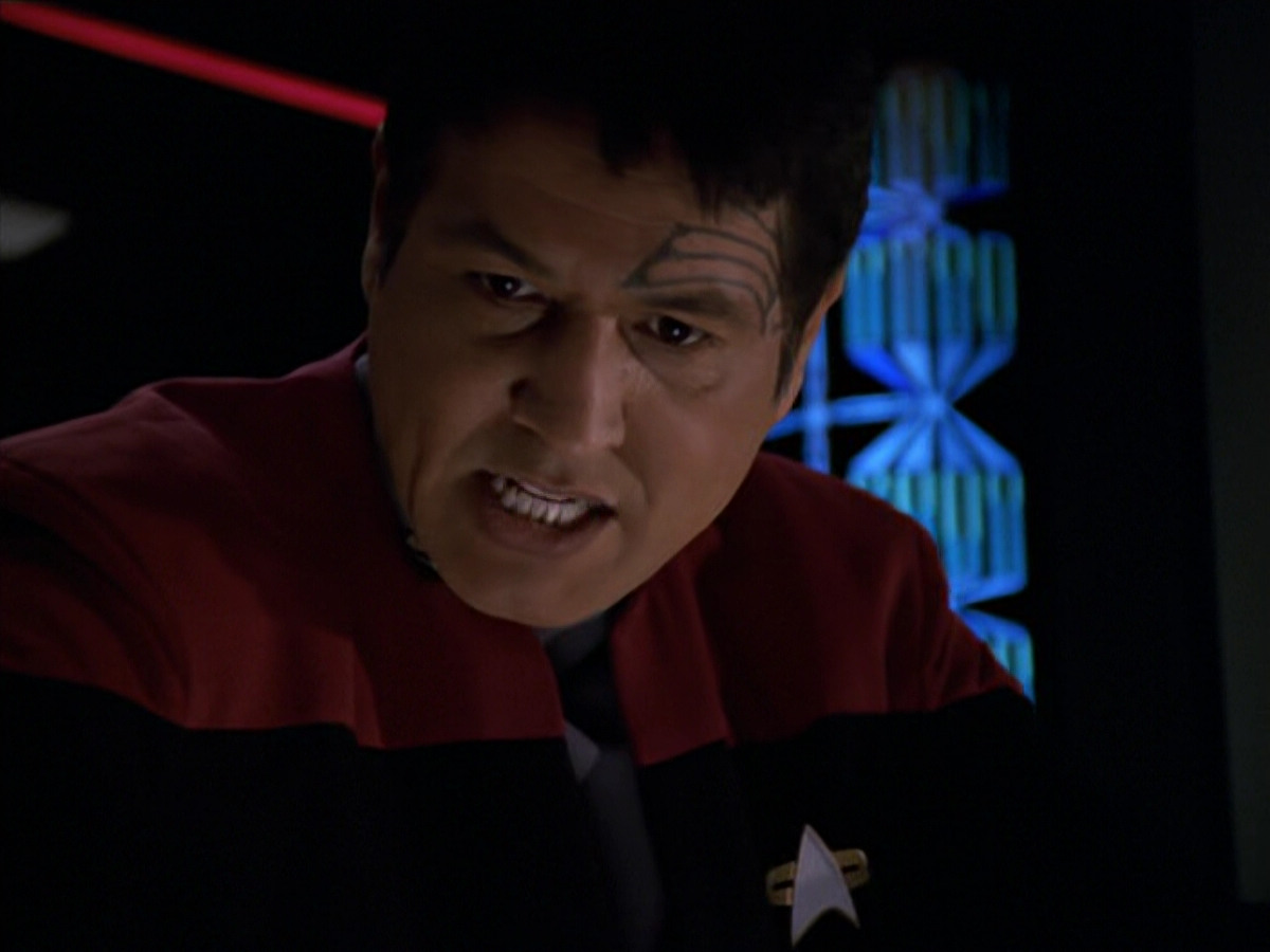 extant_StarTrek_VOY_5x19-TheFight_03610.jpg