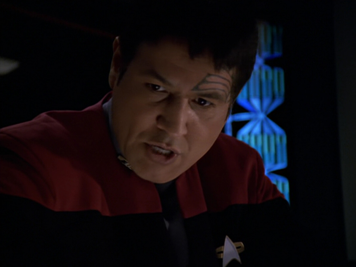 extant_StarTrek_VOY_5x19-TheFight_03611.jpg