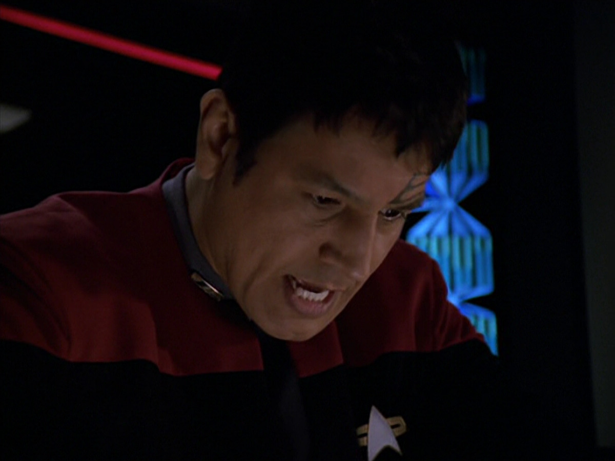 extant_StarTrek_VOY_5x19-TheFight_03613.jpg