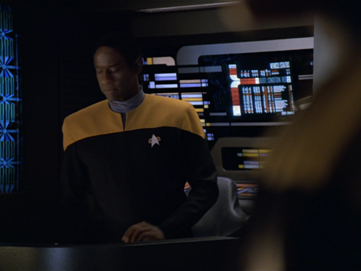 extant_StarTrek_VOY_5x19-TheFight_03617.jpg