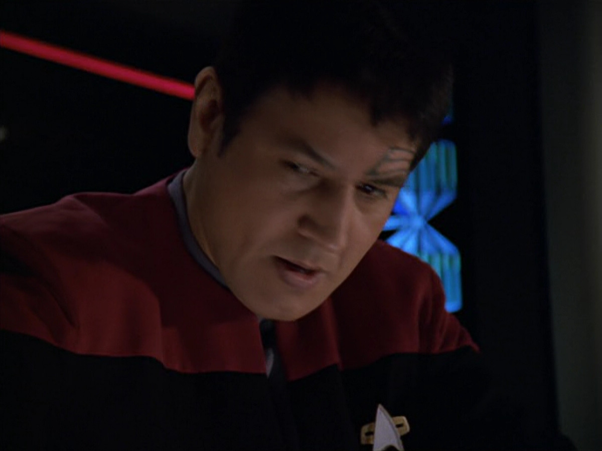 extant_StarTrek_VOY_5x19-TheFight_03628.jpg