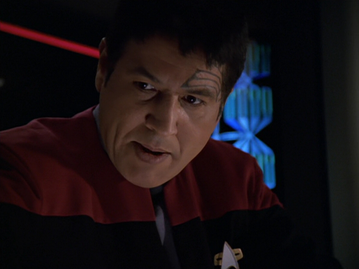 extant_StarTrek_VOY_5x19-TheFight_03629.jpg