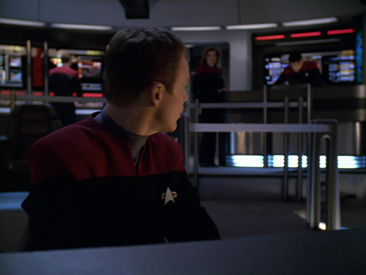 extant_StarTrek_VOY_5x19-TheFight_03635.jpg