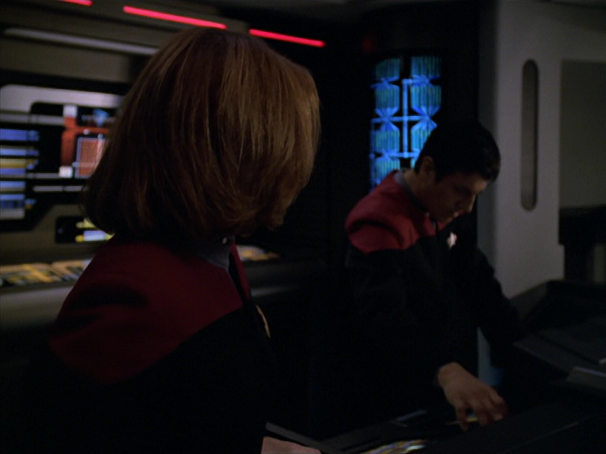 extant_StarTrek_VOY_5x19-TheFight_03638.jpg
