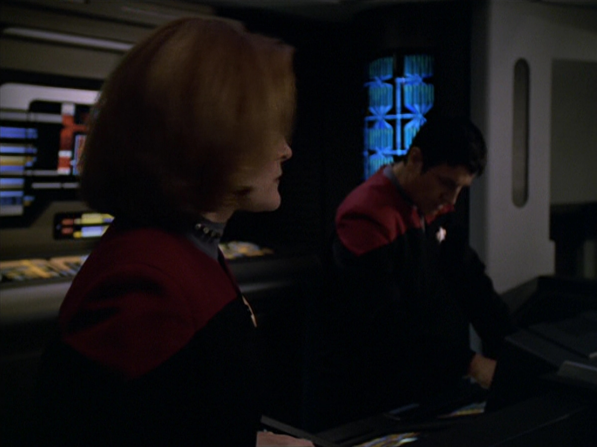 extant_StarTrek_VOY_5x19-TheFight_03639.jpg