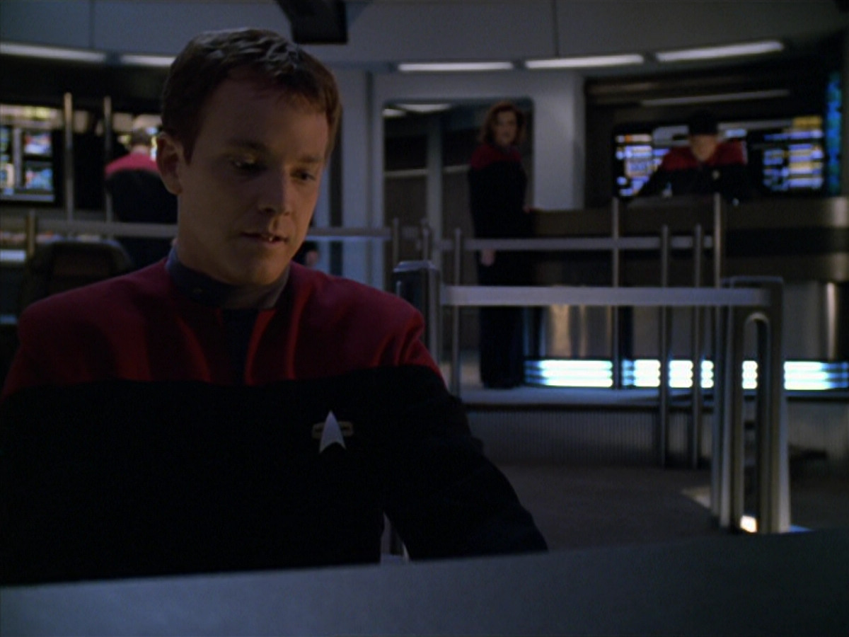extant_StarTrek_VOY_5x19-TheFight_03643.jpg