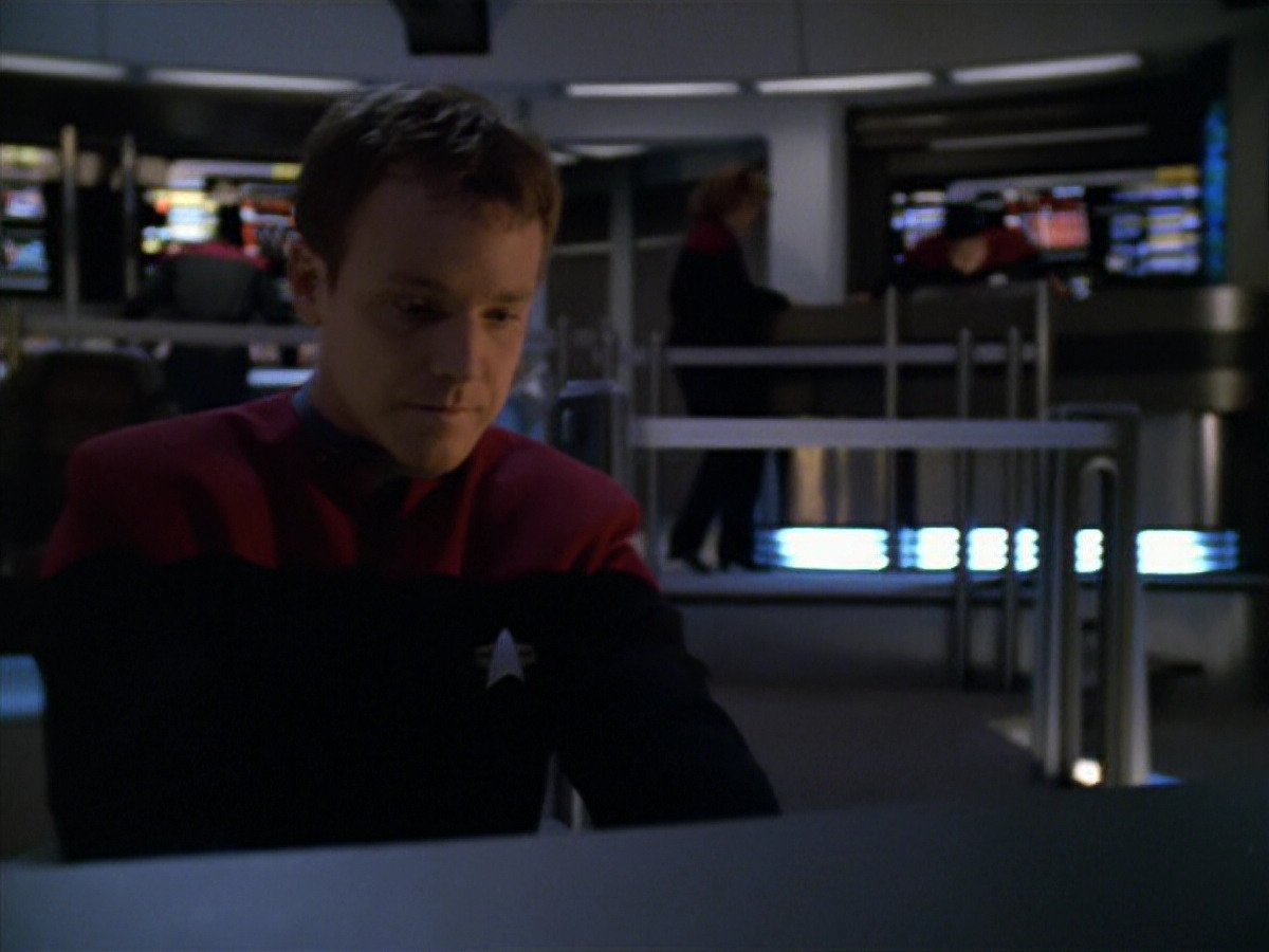 extant_StarTrek_VOY_5x19-TheFight_03646.jpg