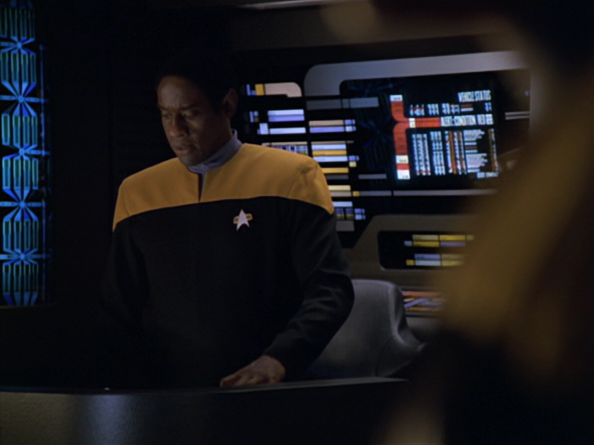 extant_StarTrek_VOY_5x19-TheFight_03664.jpg