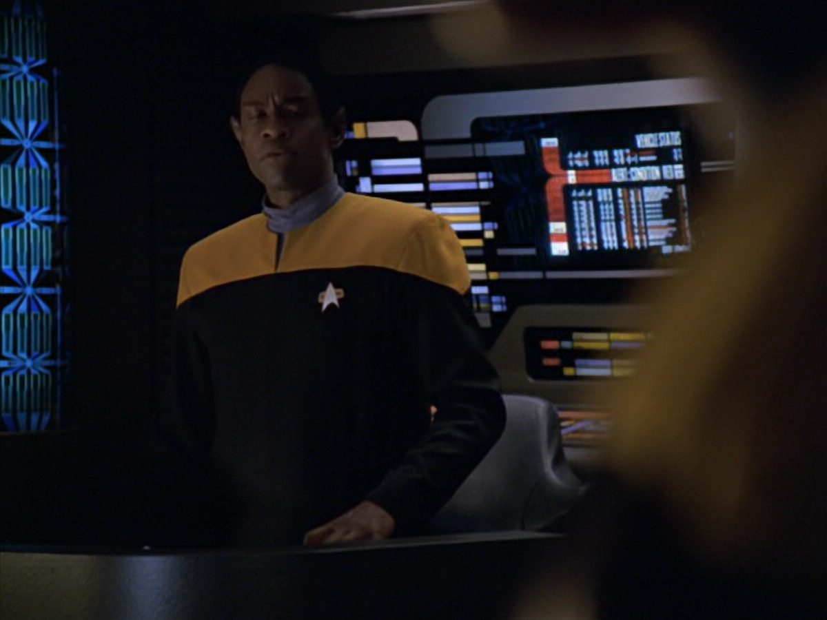 extant_StarTrek_VOY_5x19-TheFight_03665.jpg