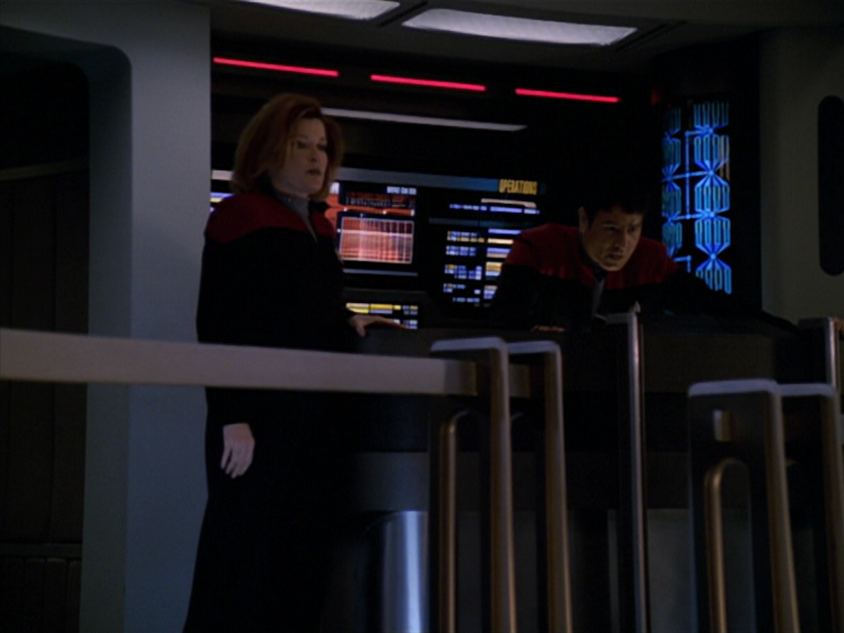 extant_StarTrek_VOY_5x19-TheFight_03670.jpg