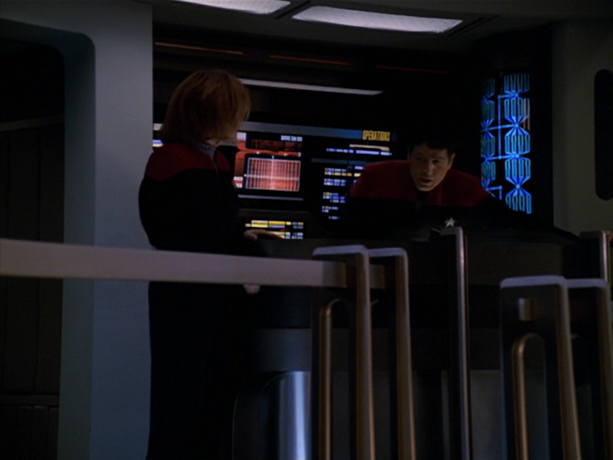 extant_StarTrek_VOY_5x19-TheFight_03674.jpg