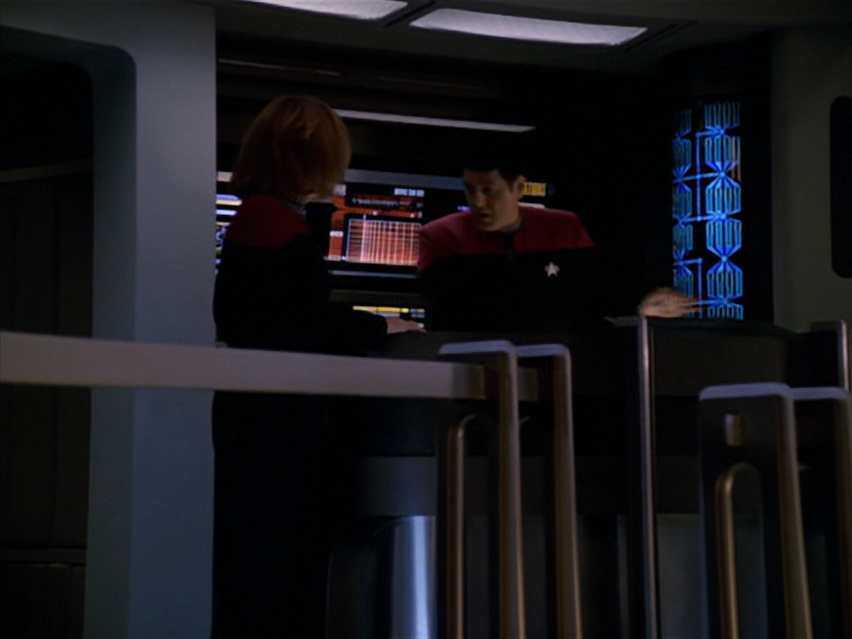 extant_StarTrek_VOY_5x19-TheFight_03675.jpg
