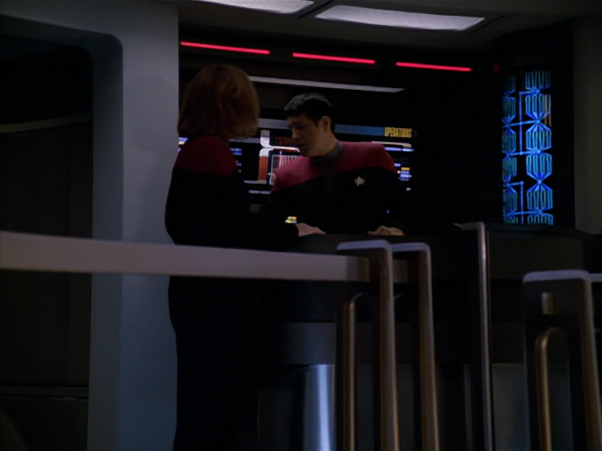 extant_StarTrek_VOY_5x19-TheFight_03676.jpg