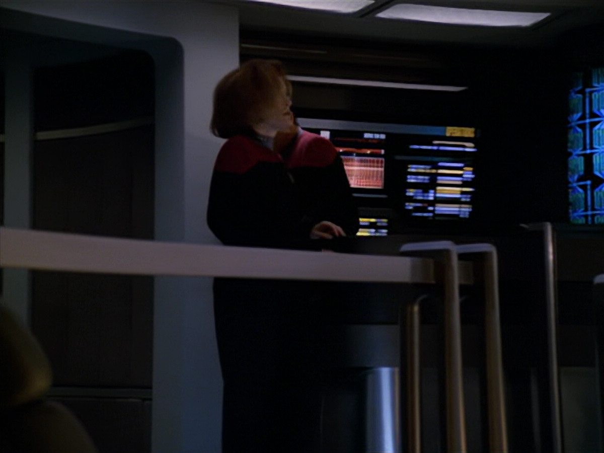 extant_StarTrek_VOY_5x19-TheFight_03677.jpg