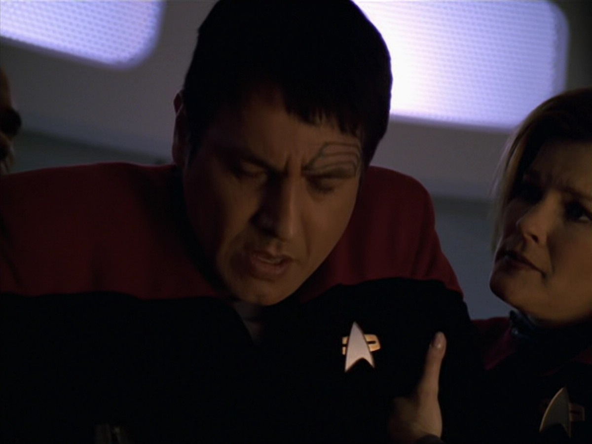 extant_StarTrek_VOY_5x19-TheFight_03693.jpg
