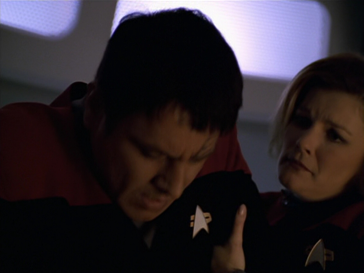 extant_StarTrek_VOY_5x19-TheFight_03694.jpg
