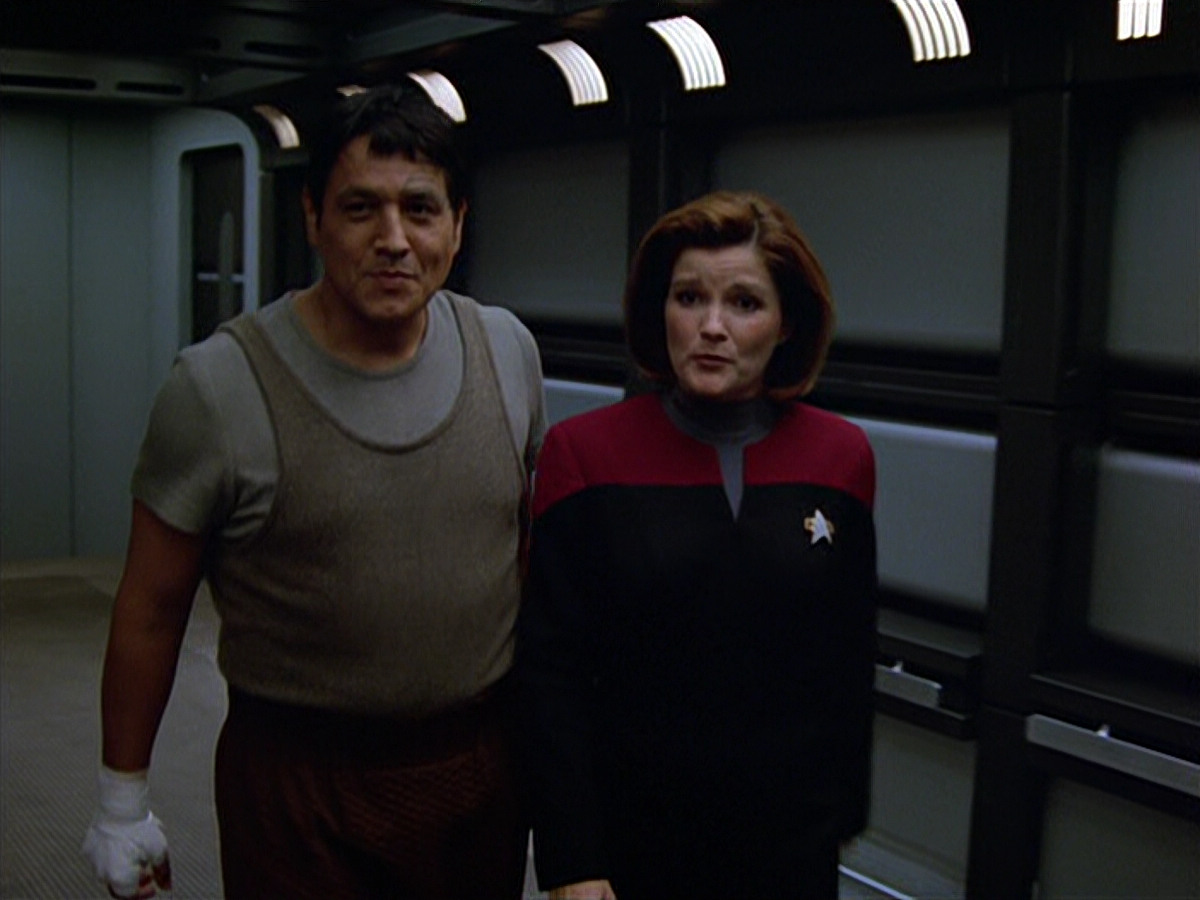 extant_StarTrek_VOY_5x19-TheFight_03713.jpg