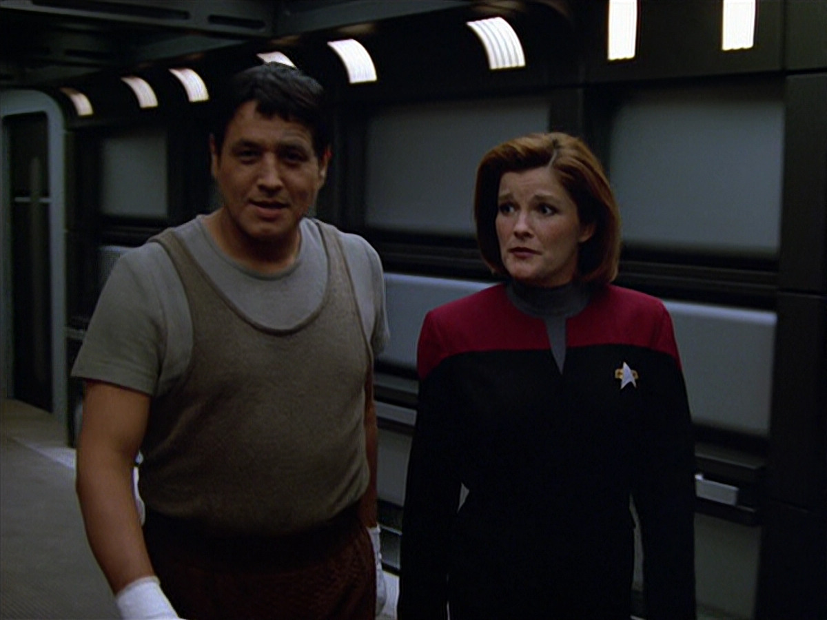 extant_StarTrek_VOY_5x19-TheFight_03714.jpg