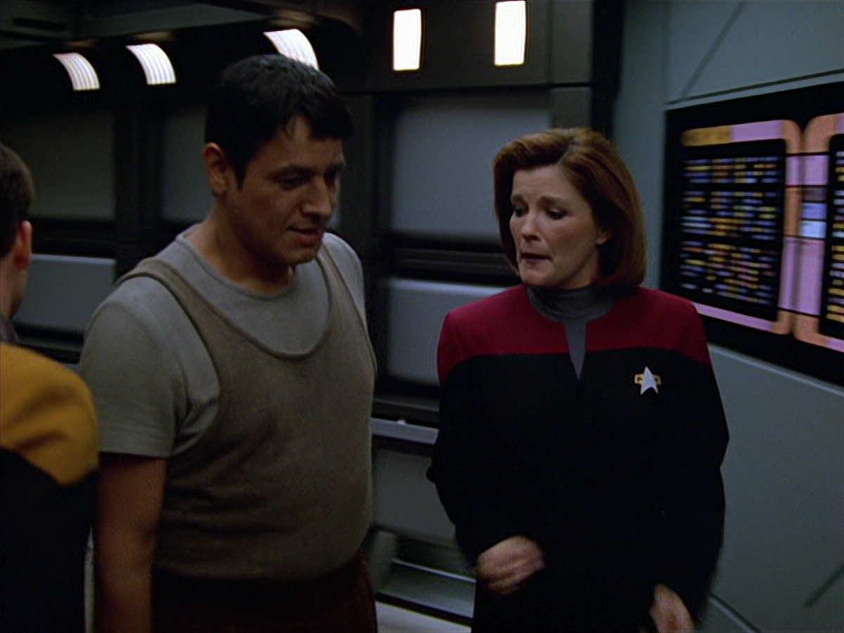extant_StarTrek_VOY_5x19-TheFight_03715.jpg